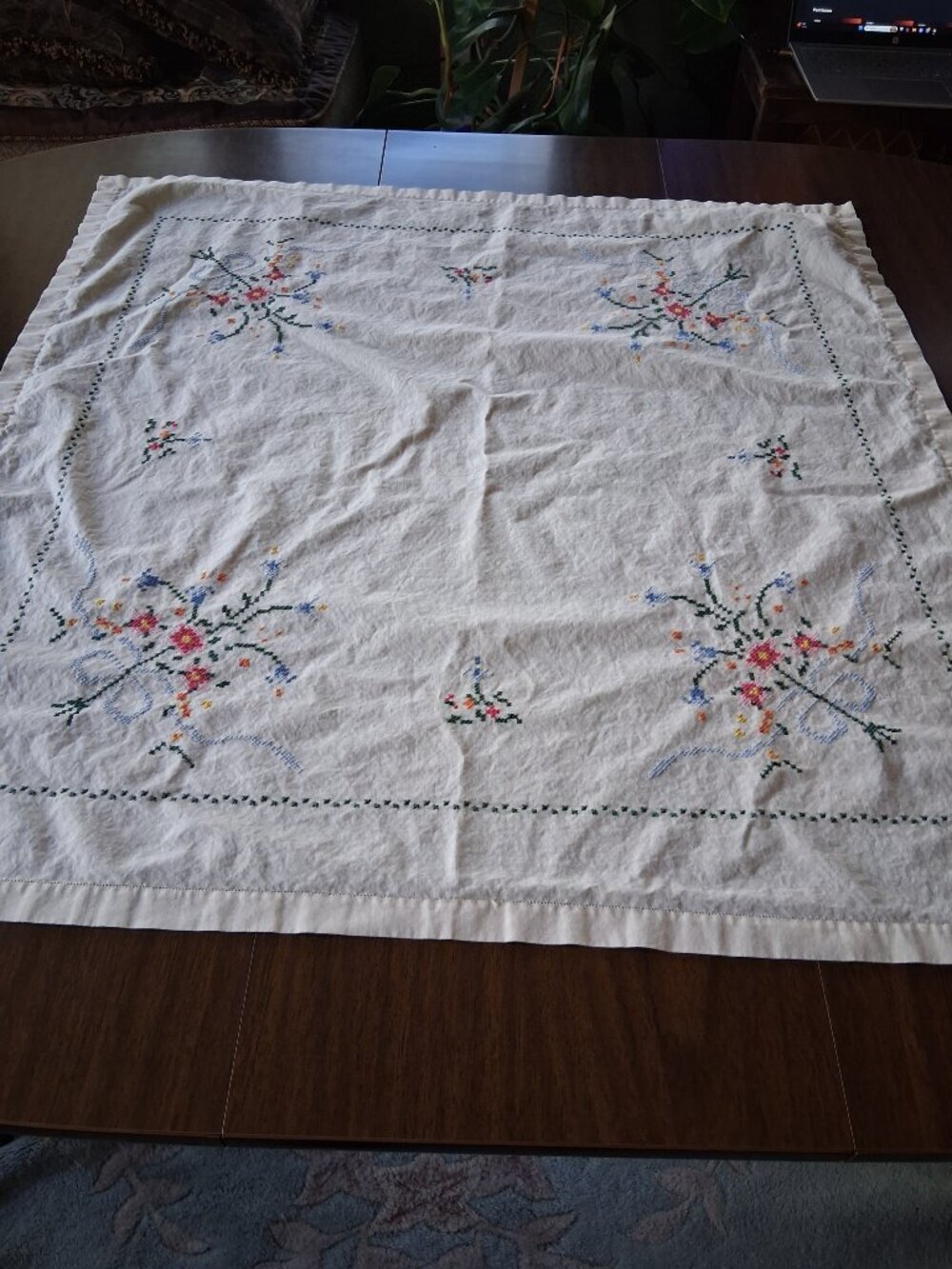 🌸 Vintage 1950s Embroidered Floral Tablecloth • 31.5” Square • Made in China